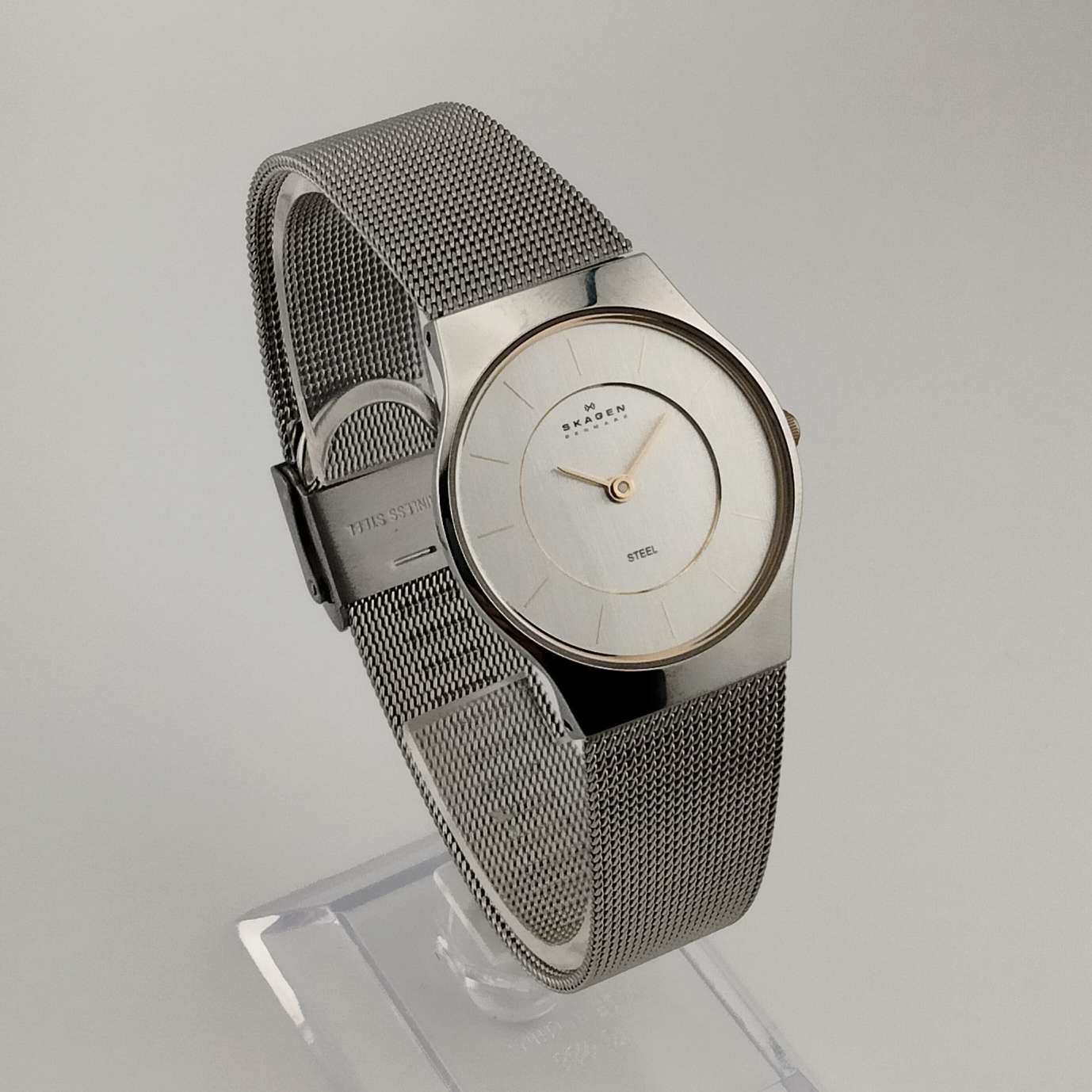 Skagen Unisex Silver Tone Watch, Gold Tone Details, Adjustable Mesh Strap