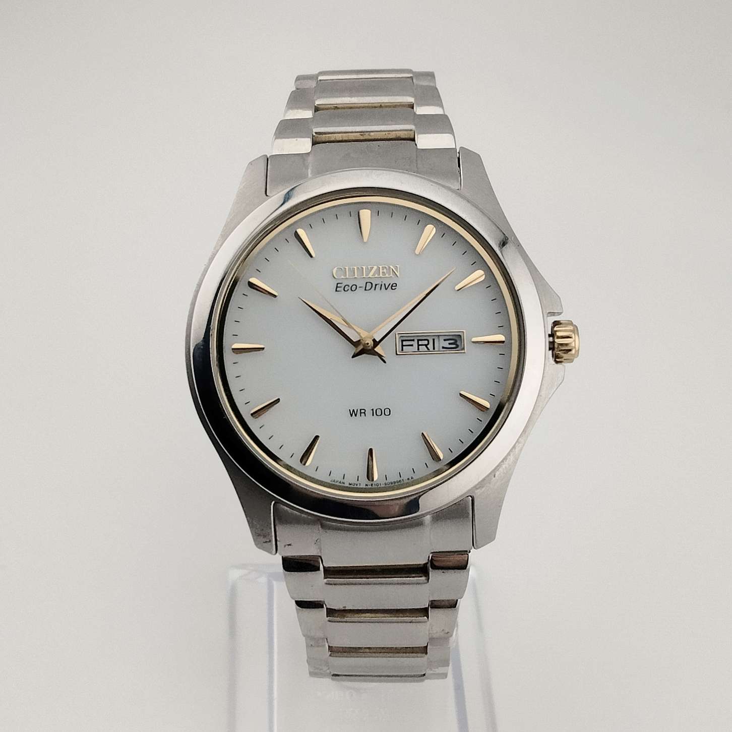 Citizen Men's "Eco Drive" Silver Tone Watch, Gold Tone Details, Date and Day, Bracelet Strap