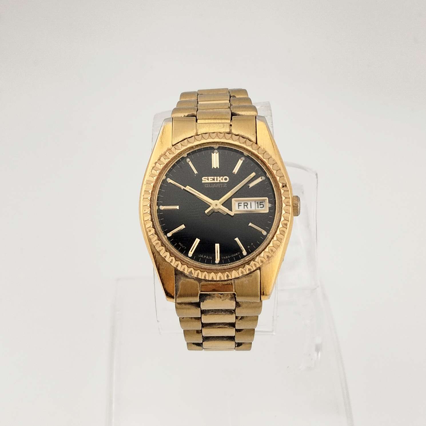 Seiko Men's Gold Tone Quartz Watch, Black Circular Dial, Date and Day Window, Bracelet Strap